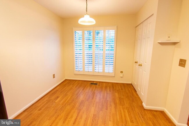 Building Photo - 11970 Thurloe Dr