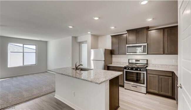 Building Photo - 610 Abrazar Ave