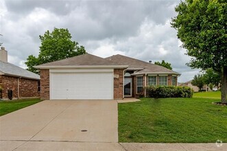 Building Photo - 2500 Emerald Ln