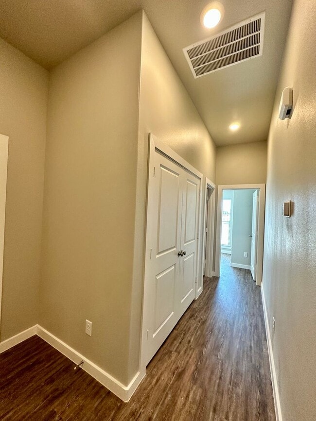 Building Photo - 2005 Aberdeen Ave