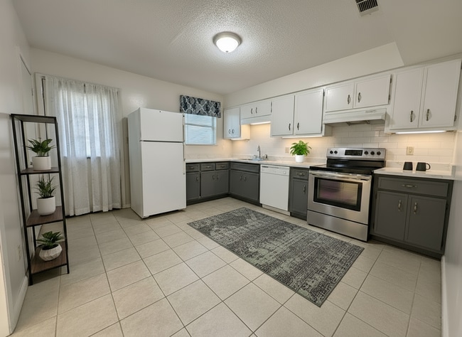 Building Photo - Bella Terra Apartments