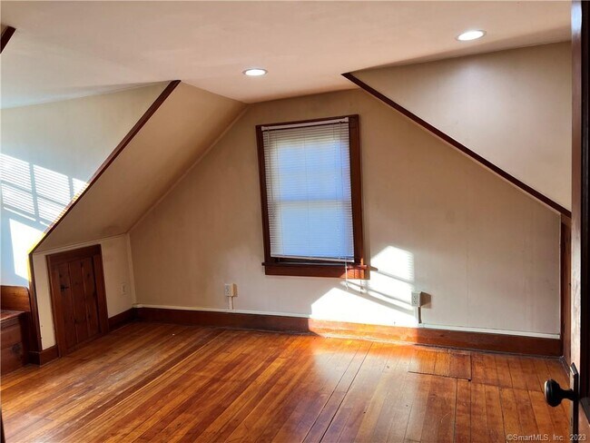 Building Photo - 227 Danbury Rd