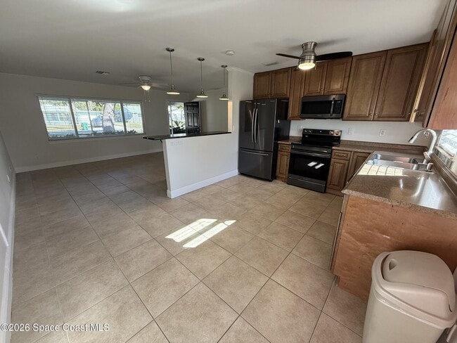 Building Photo - 3383 Alice St