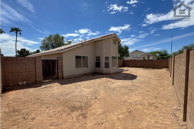 Building Photo - 3Bed/2Bath House at Northern Ave/87th Ave! Ready for Immediate Move-In! – Corner Lot!