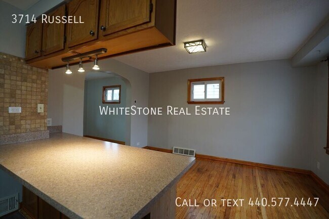 Building Photo - 3714 Russell-