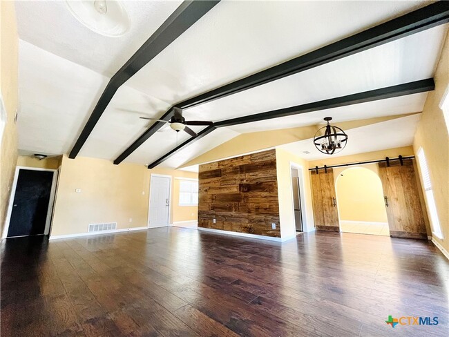 Primary Photo - 1006 Missouri Ave