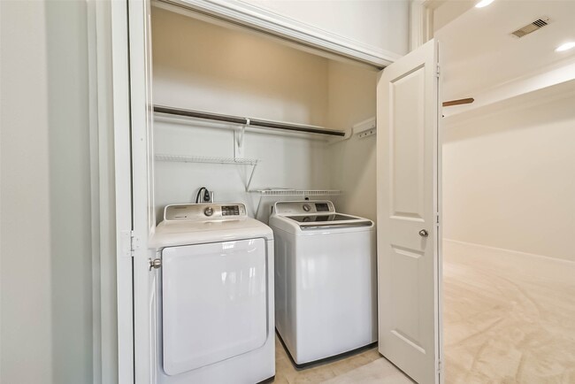 Building Photo - 1049 W 22nd St