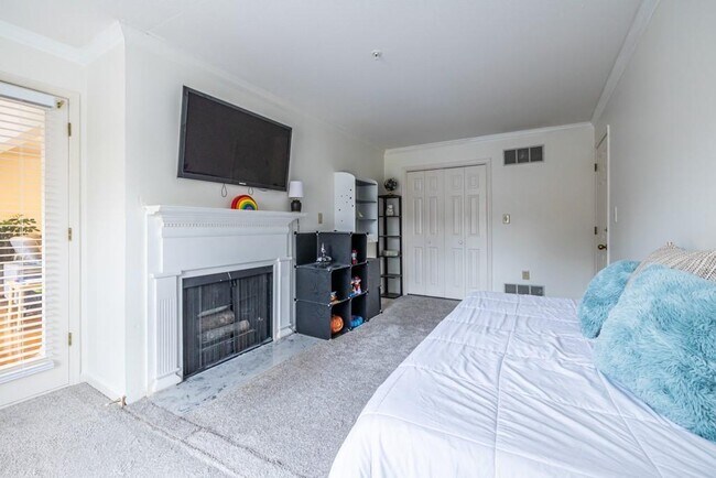 Building Photo - 27301 Plantation Dr NE