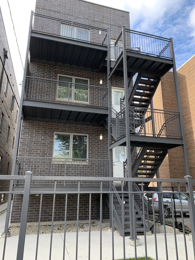 Building Photo - 3333 S Michigan Ave