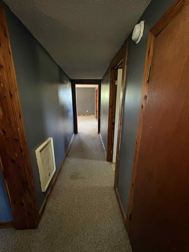 Building Photo - Peaceful Country Living