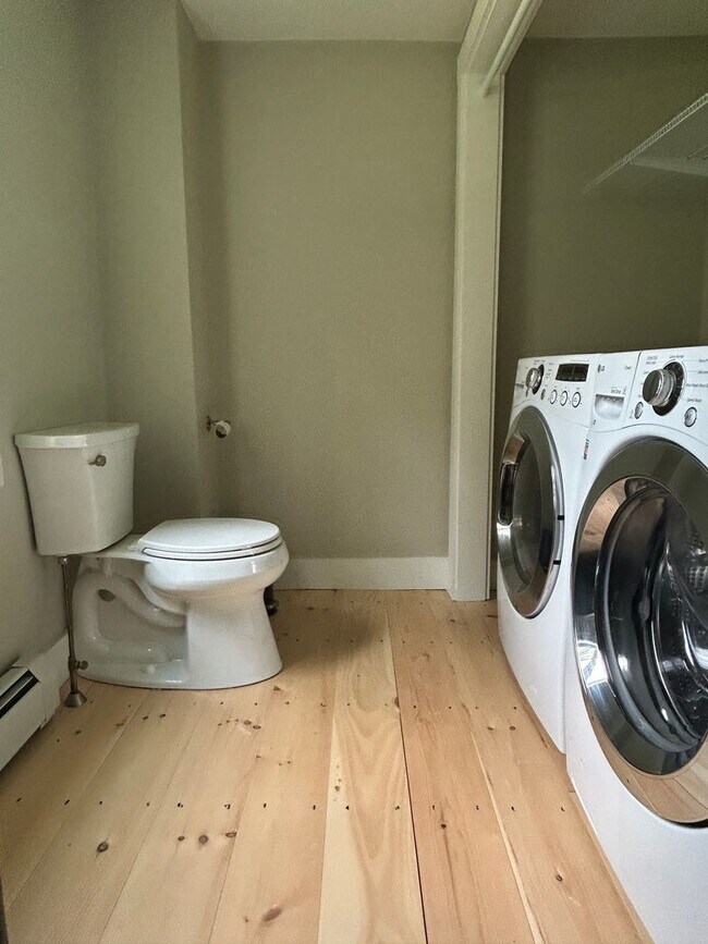 Building Photo - PRICE REDUCTION - Beautiful renovated 5 be...