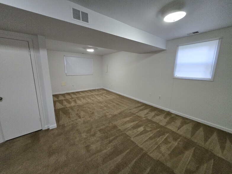 Building Photo - 5801 Harrison Ave