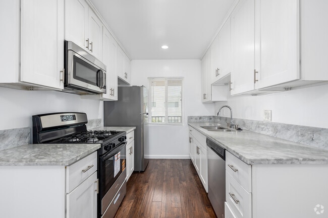 Interior Photo - 7550 Fountain Ave