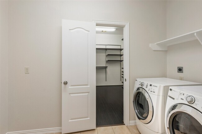 Building Photo - 24322 Bella Florence Dr