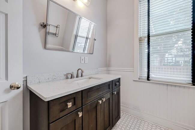 Building Photo - Beautiful Baldwin Park Craftsman home ready for move in!