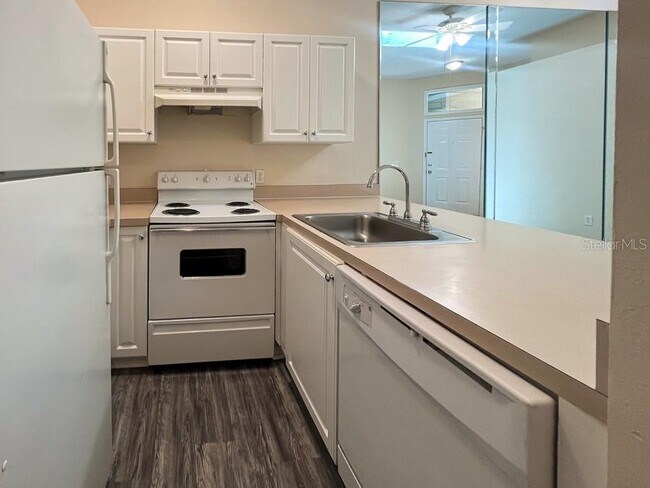 Building Photo - 3911 SW 27th St