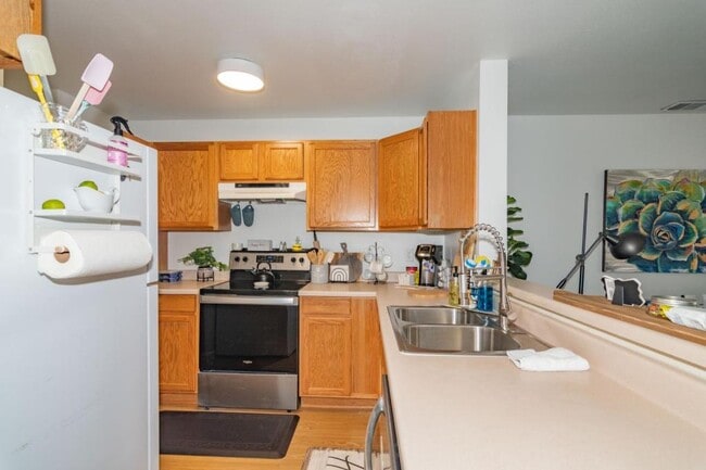 Building Photo - 2030 Brookhurst St