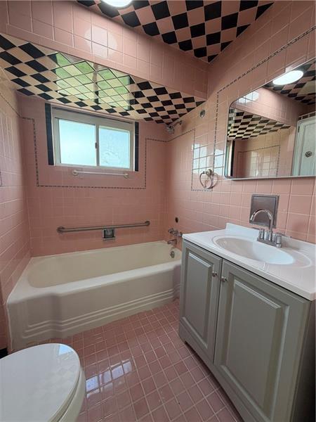 Building Photo - 306 Valley Dr