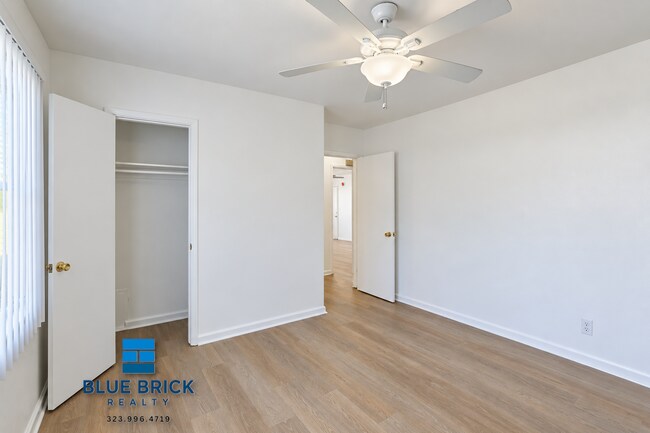 Building Photo - 12805 Vanowen St