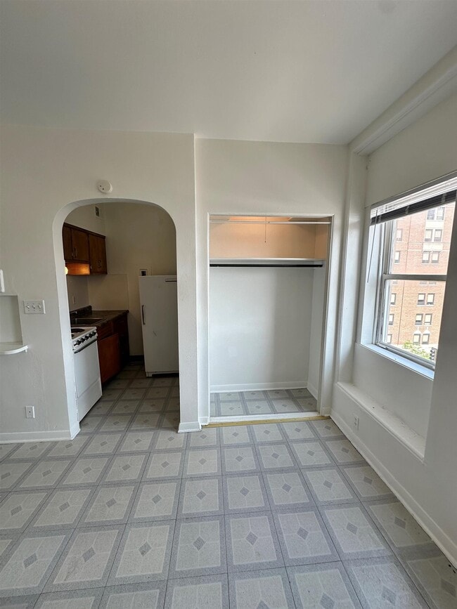 Building Photo - 26 S Galena Ave