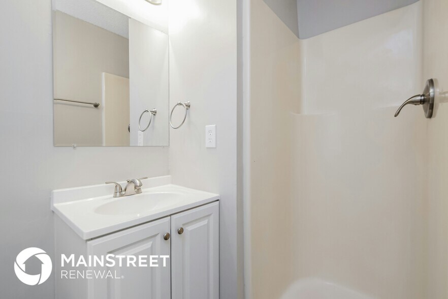 Building Photo - 1217 Kendall Dr