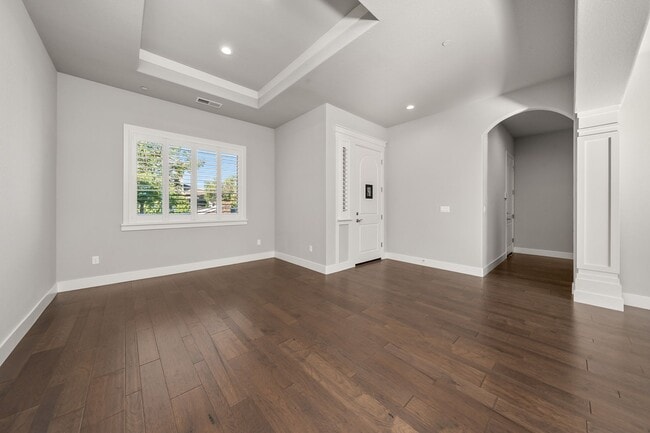 Building Photo - 8099 Traditions Ct