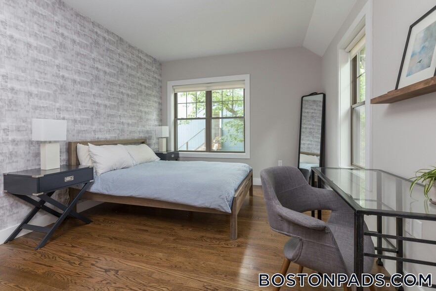 Building Photo - 65 Beech Glen St