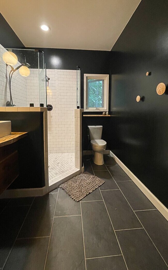 Building Photo - Amazing sunsets at this waterfront home