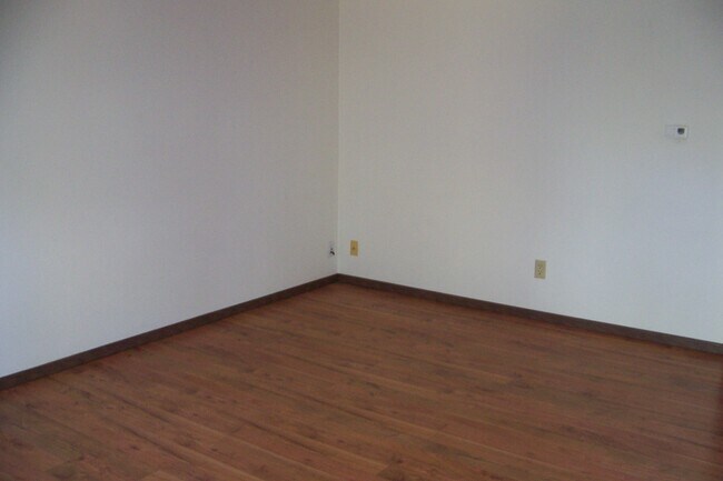 Building Photo - 111 Pin Oak Dr