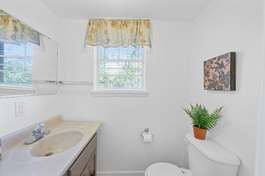 Building Photo - 1002 Ogrady Dr