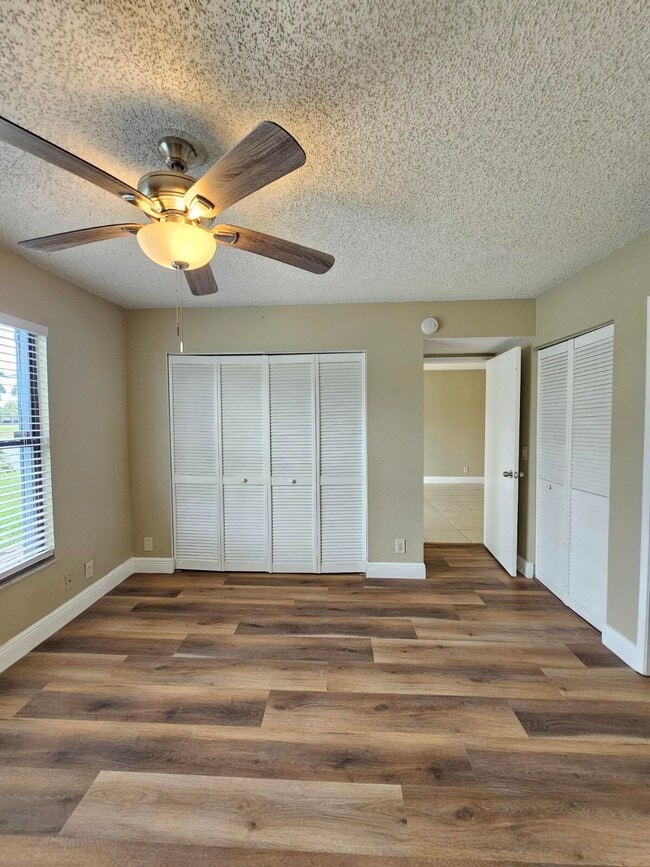 Building Photo - 1523 Lake Crystal Dr