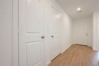 Building Photo - 3106 Elm Br Dr