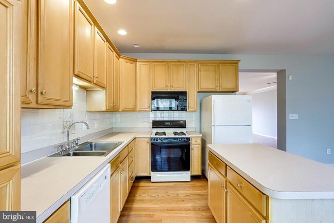 Building Photo - 43709 Clemens Terrace