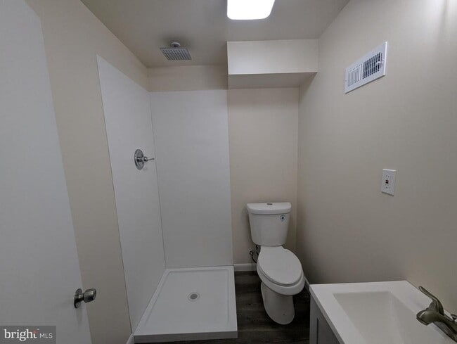 Building Photo - 6327 Willowood Ln