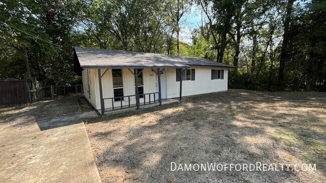 Building Photo - 242 Old Town Crossing