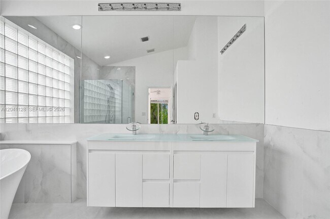 Building Photo - 6931 NW 34th St
