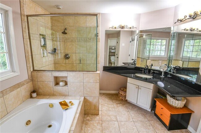 Building Photo - 1865 Oak Tree Hollow