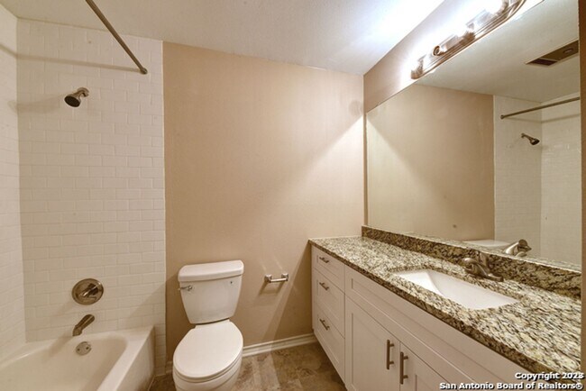 Building Photo - 2 Bedroom/2 Bath Condo San Pedro Hills Subdivsion