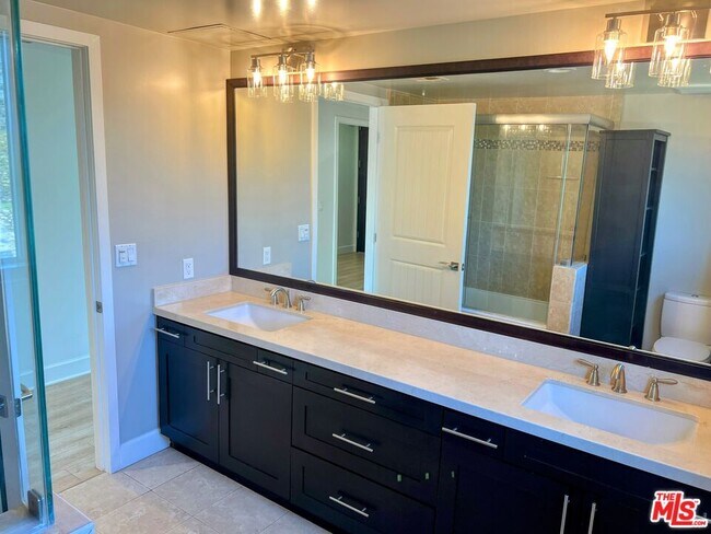 Building Photo - 5525 W Olympic Blvd