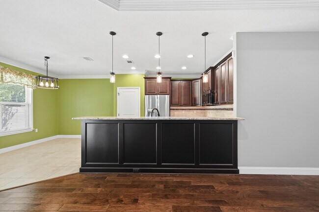 Building Photo - 2348 Cummings Dr