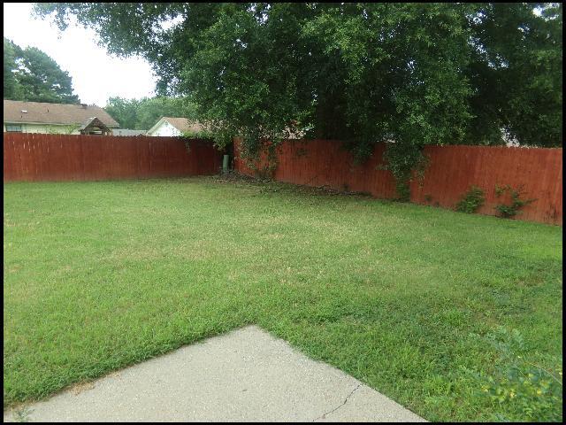 Building Photo - 13 Pheasant Run Dr