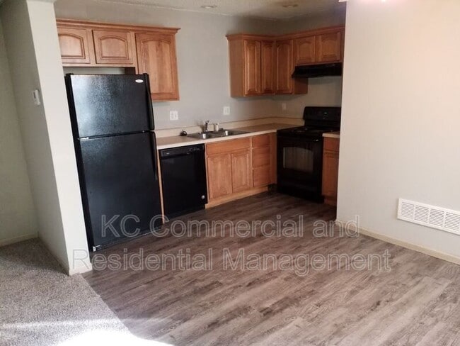 Building Photo - 4622 Willow Ave