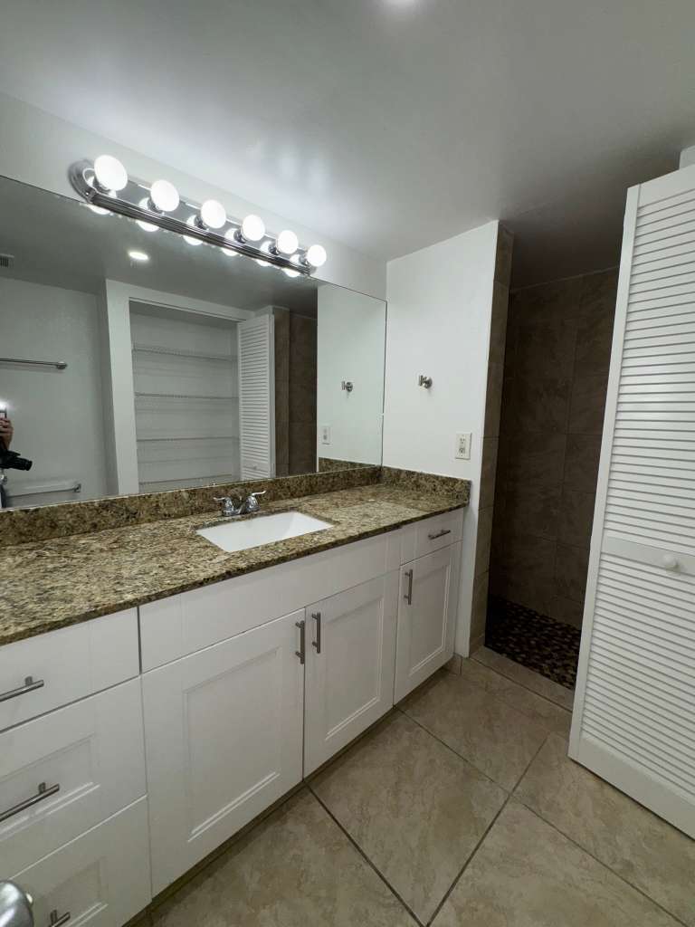 Building Photo - 4235 N University Dr