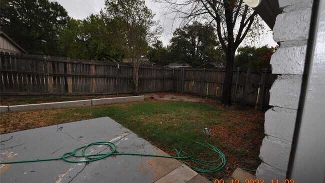 Building Photo - 2232 Shady Brook Dr