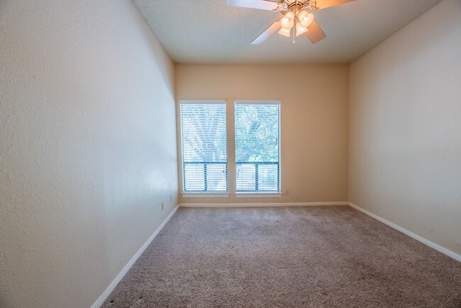 Building Photo - Robbins Place #208