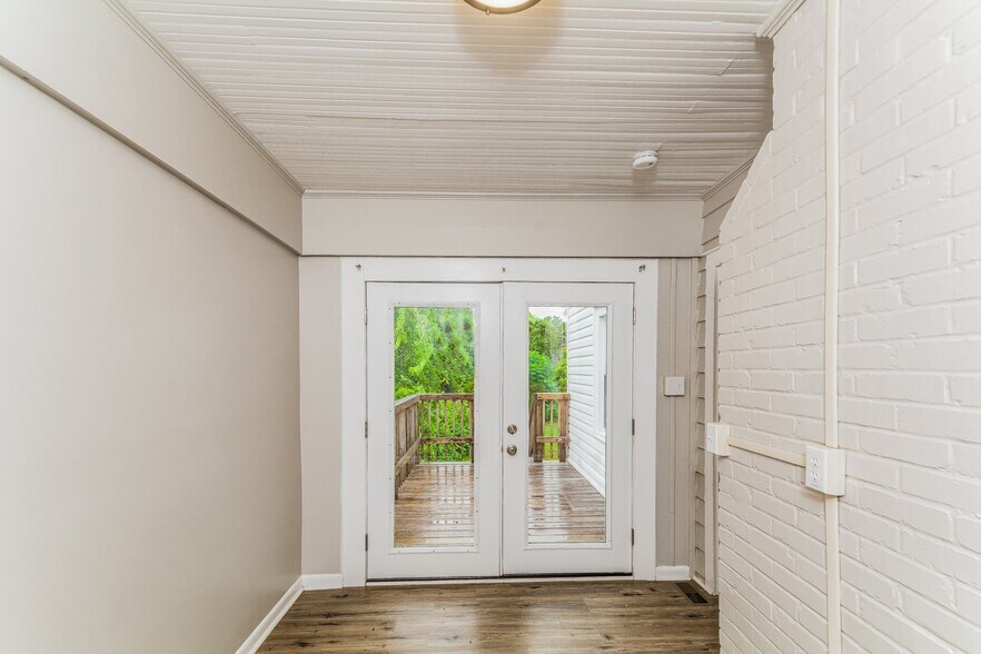 Building Photo - 107 Kensington Cir