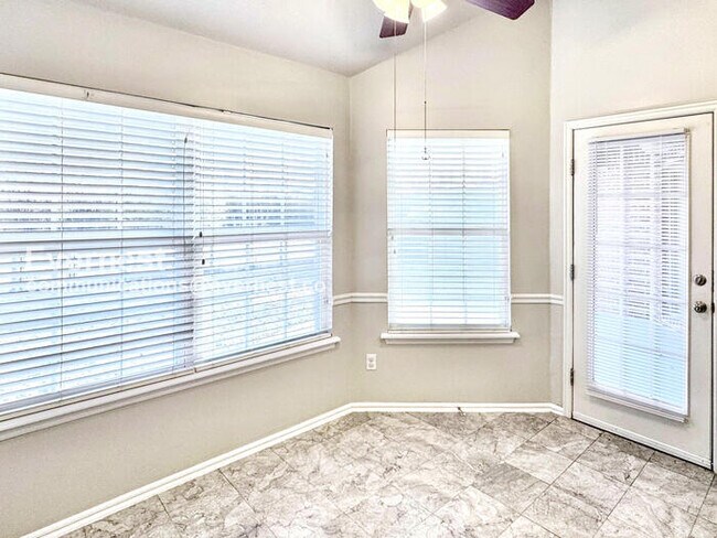 Building Photo - Charming 3-Bed, 2-Bath Home with Fenced Backyard & 2-Car Garage