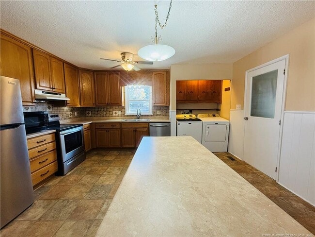 Building Photo - 611 Reggie Ct