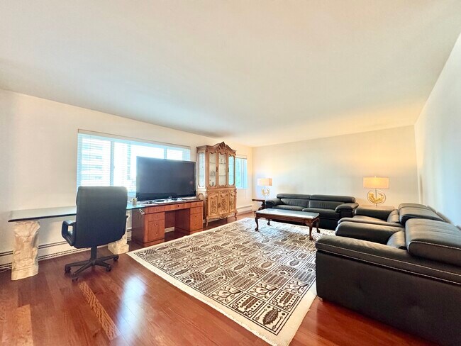 Building Photo - 10655 Wilshire Blvd