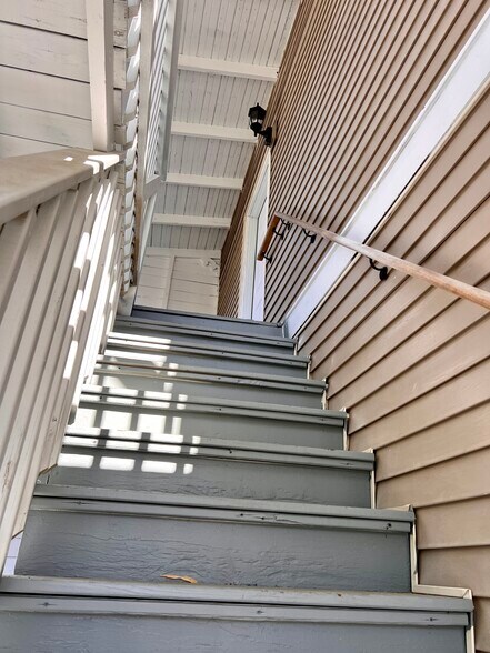Deck and rear entrances - 94 Graham St